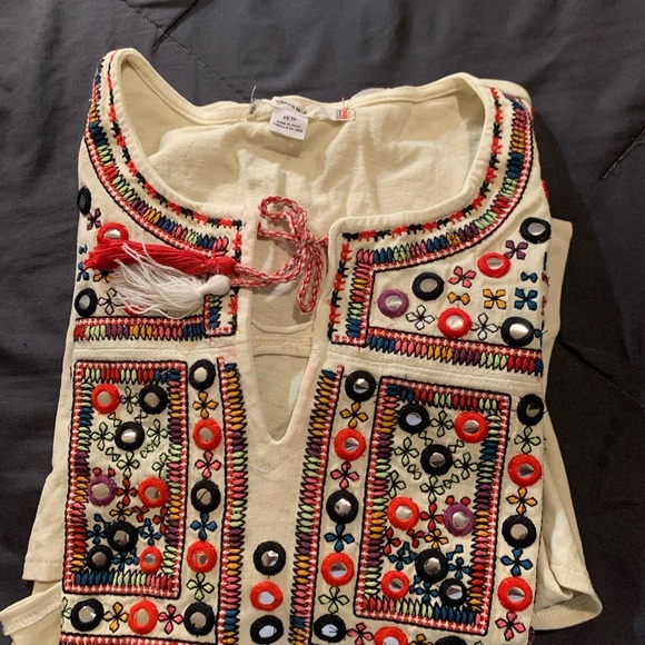 Kimchi Blue tunic Cream Top with Red and Black Embroidery - Picture 6 of 9